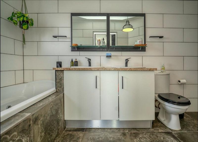 5 Bedroom Property for Sale in Fish Hoek Western Cape